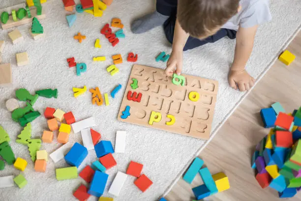 jouets sensorieles cube